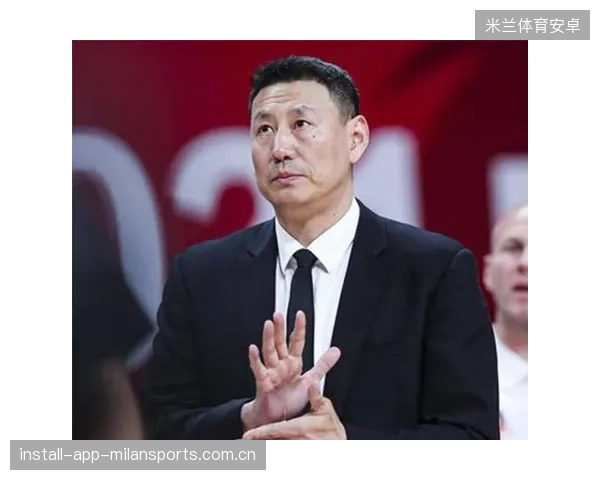 北京男篮的“12人名额之战”背后：李楠的决策与北京男篮的真实困境